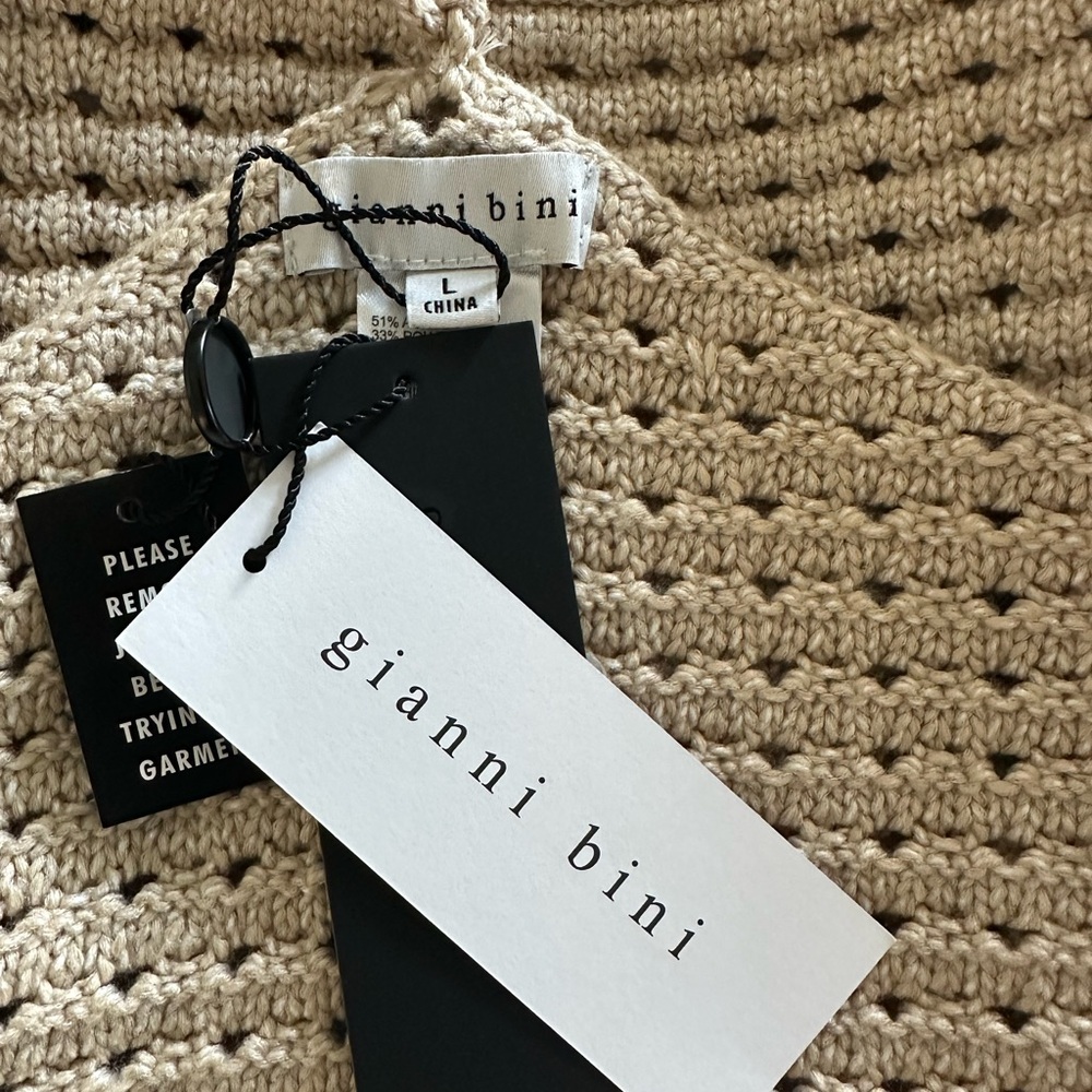 Cream crochet 2 piece set - Picture 2 of 4